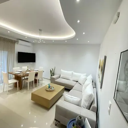 The Cosy Nest -breakfast Included & Car Available Rhodes City