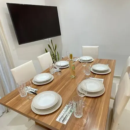 The Cosy Nest -breakfast Included & Car Available Appartamento