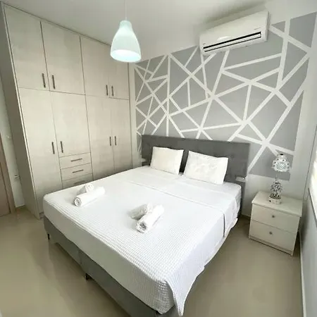 The Cosy Nest -Breakfast Included & Car Rental Available *