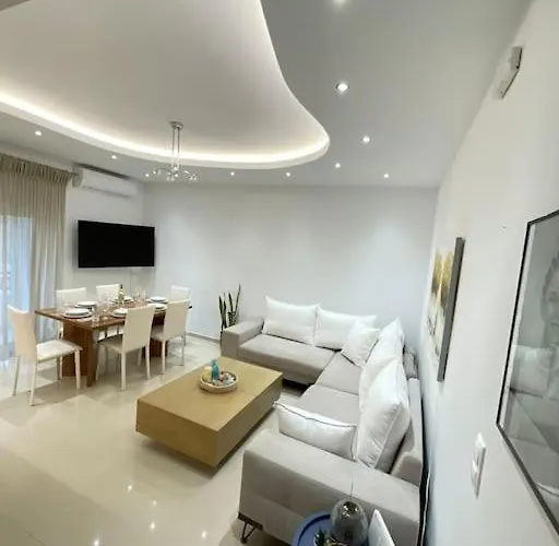 The Cosy Nest -breakfast Included & Car Available Rhodes City