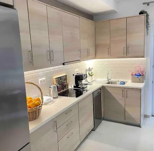 The Cosy Nest -breakfast Included & Car Available Rhodes City