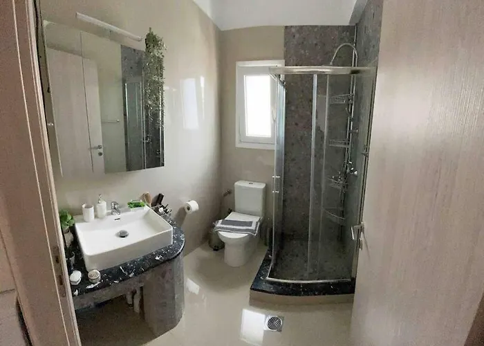 The Cosy Nest -breakfast Included & Car Available